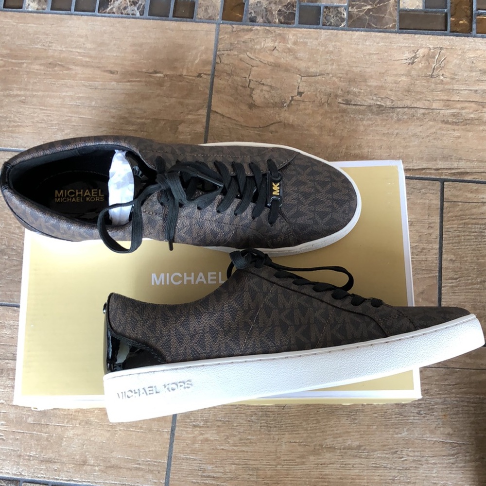 Michael Kors Catelyn Lace Up Sneaker - Picture 11 of 16